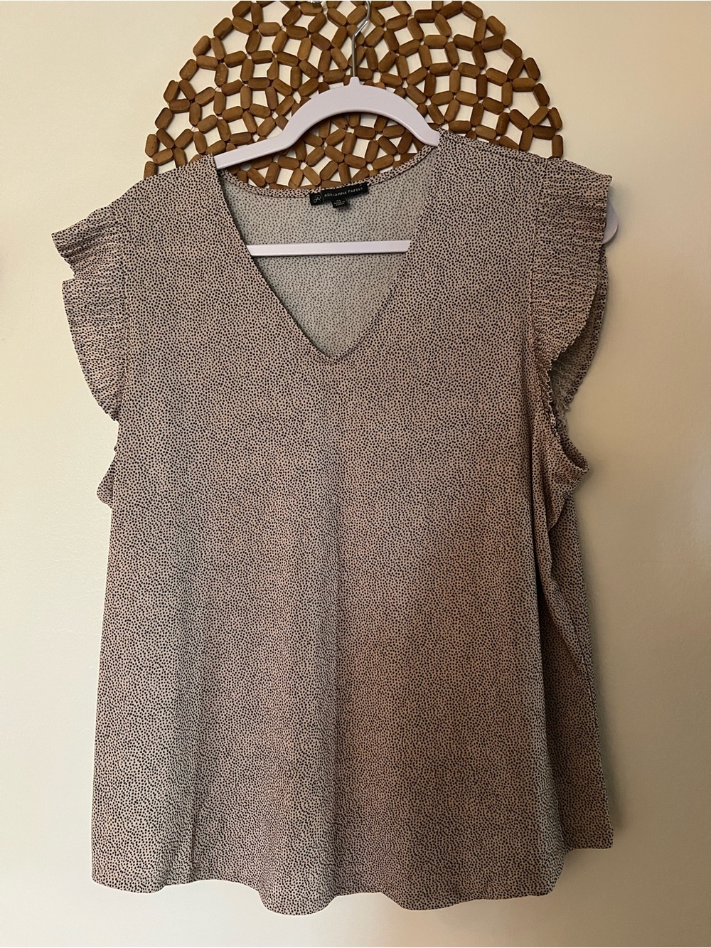 Flutter sleeve v neck top